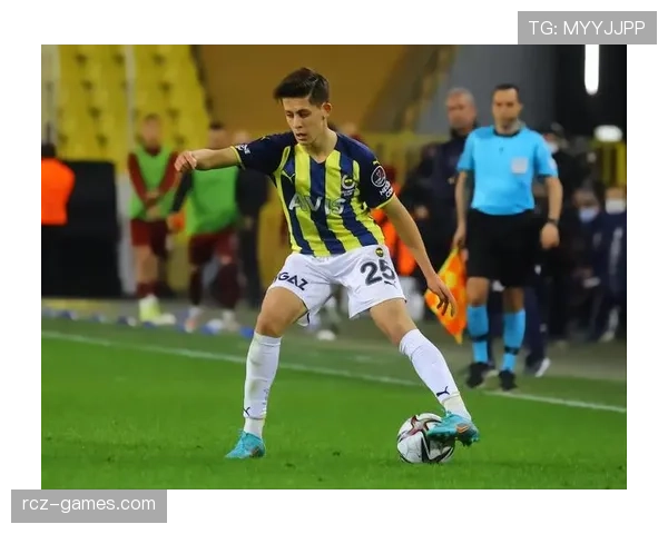 居莱尔战术角色解析：边锋与中场哪个更适配？